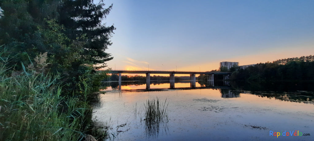 2022-09-10 18:56 Crépuscule Au Pont Jacques-Cartier De Sherbrooke (Vue P1)