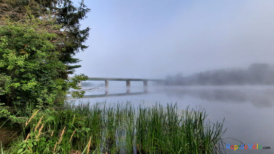 Brume À L’aube Au Pont Jacques Cartier De Sherbrooke Et Rivière Magog Le 23 Juillet 2021 (Vue