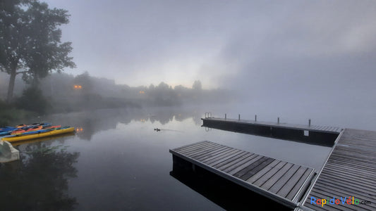 Trouve Les Canards Dans La Brume À L’aube Près Du Quai Au Lac Des Nations De Sherbrooke 23