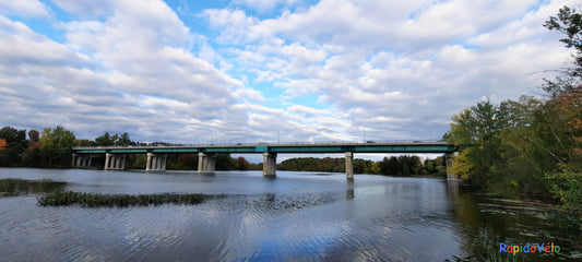 1 Octobre 2021 17H19 (Vue T1) Rivière Magog À Sherbrooke. Pont Jacques Cartier.