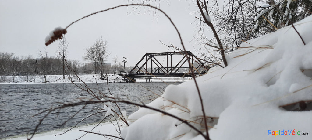 12 Mars 2022 - Le Pont Noir Et Le Jacques Cartier De Sherbrooke Sous La Neige (Vue 1)