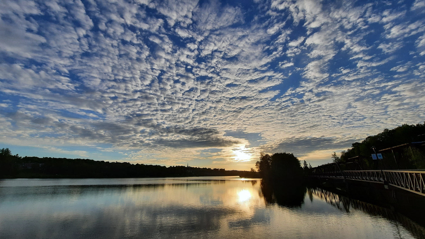 Soleil Du 30 Mai 2021 (Vue Pp30) Nuages Blancs Et Ciel Bleu