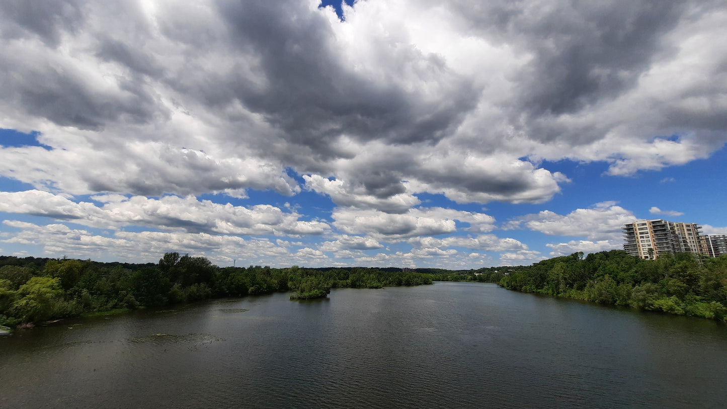 17 Juin 2021 (Vue Sureo) Nuages Ciel Bleu Et Blanc