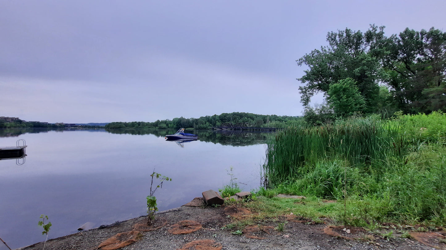 Trouve Le Bateau Au Lac Des Nations De Sherbrooke 4 Juillet 2021 (Vue Q1) 5H35 Cliquez Pour Obtenir