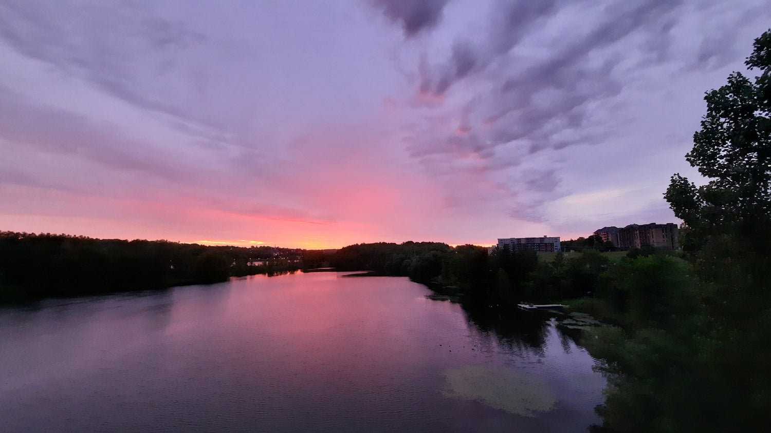 Sherbrooke 8 Juillet 2021 Aube (Vue Sure) Rivière Magog