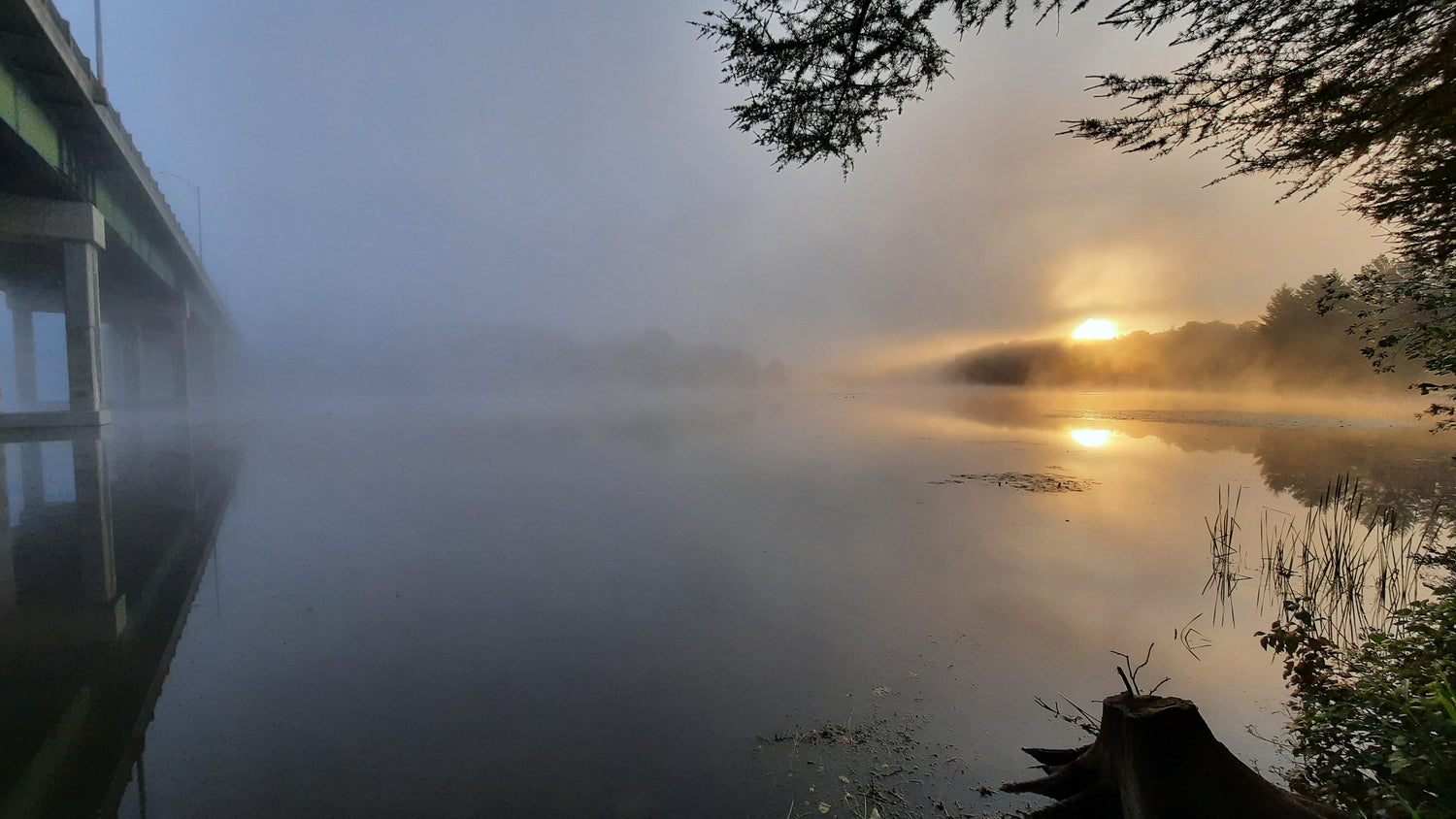 Trouve Le Soleil Et La Brume De Sherbrooke 23 Juillet 2021 (Vue Souche2) Rivière Magog Et Pont