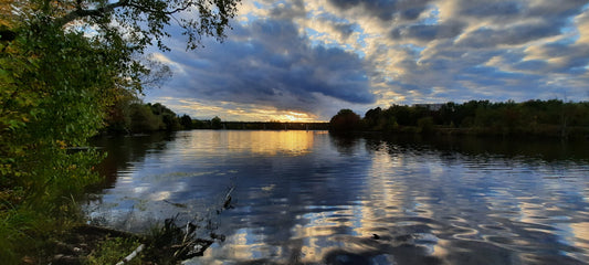 Coucher De Soleil Du 1 Octobre 2021 17H48 (Vue 1) Rivière Magog À Sherbrooke. Pont Jacques Cartier.