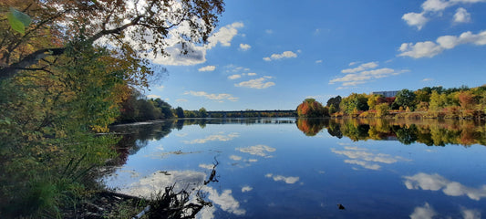Ciel Bleu Et Nuages Blancs Du 7 Octobre 2021 15H09 (Vue 0) Rivière Magog À Sherbrooke. Pont