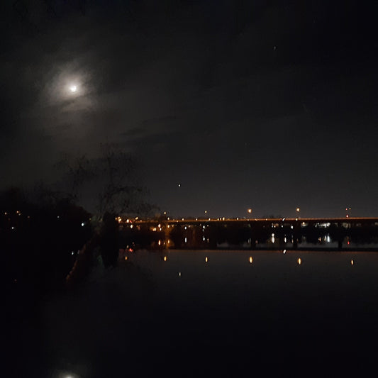 2021-11-12 22:27 La Lune De Sherbrooke (Vue 2) Bonne Fête Pat Au Siboire!