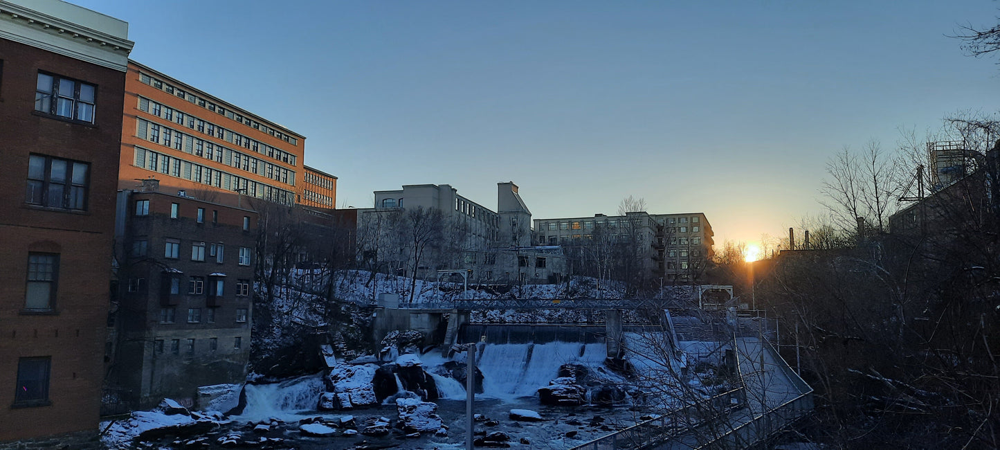 Premier Coucher De Soleil Du Mois Décembre La Rivière Magog 2021-12-01 15:31 (2 Photos) Journal