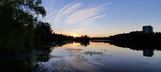 2022-07-04 20:18 (Vue T2) Coucher De Soleil Sur La Rivière Magog À Sherbrooke