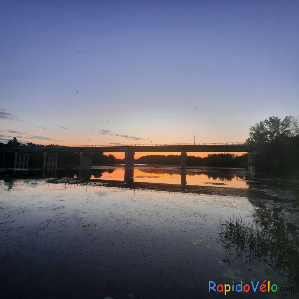 2023-08-24 05:53 Le Pont Jacques-Cartier (Vue T1)