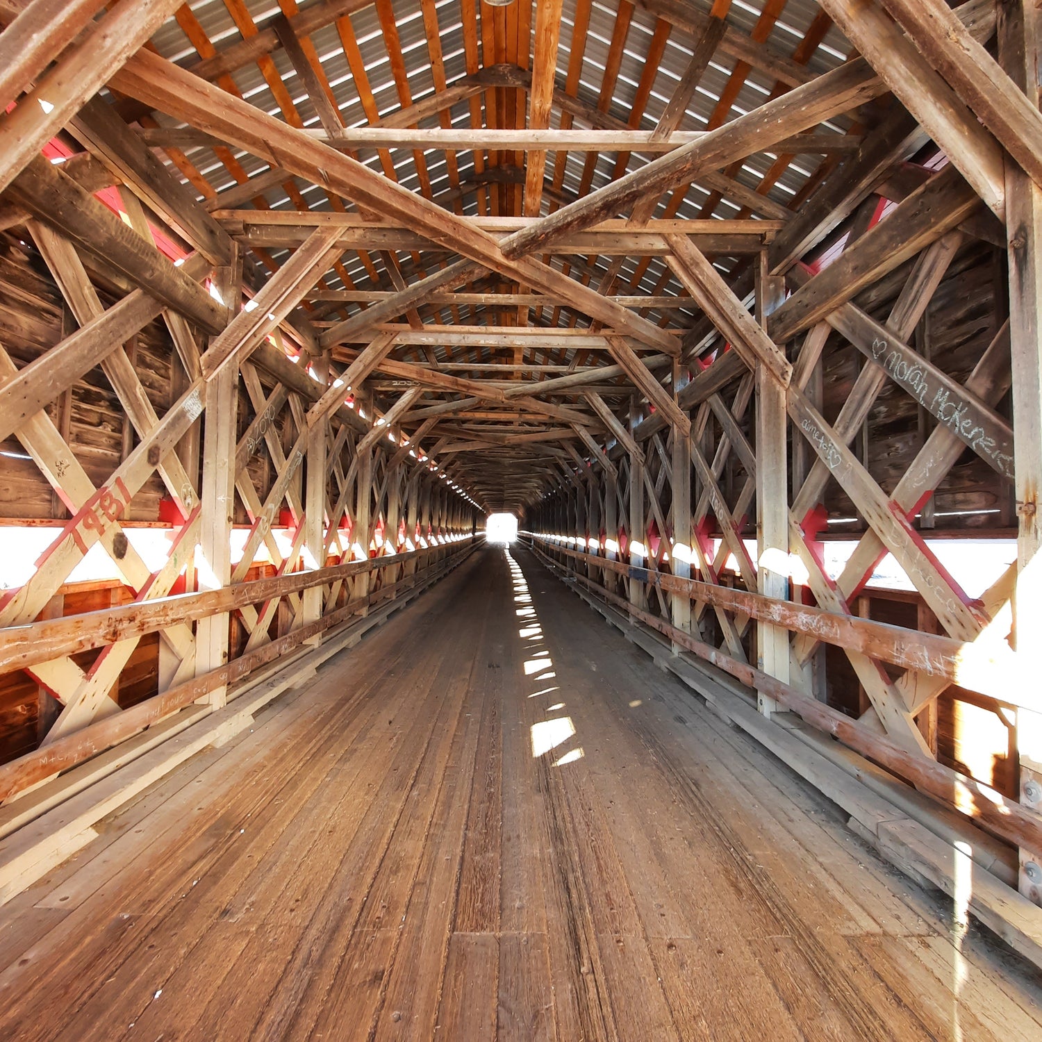 Le Pont Couvert De Saint-Edgar (8 Photos)