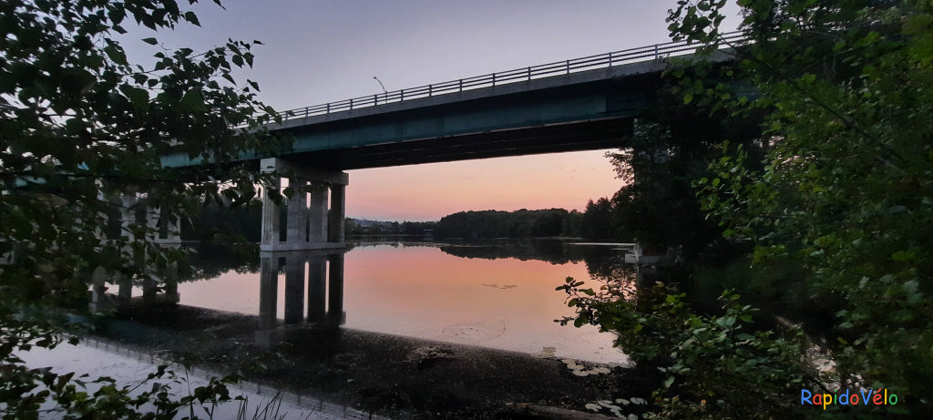 Aube Du 26 Août 2021 6H07 (Vue K1) Pont Jacques Cartier De Sherbrooke Et Rivière Magog