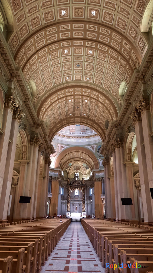 Basilique Cathédrale Marie-Reine-Du-Monde 7 Juillet 2021 À Montréal Cliquez Pour Voir L’intérieur.