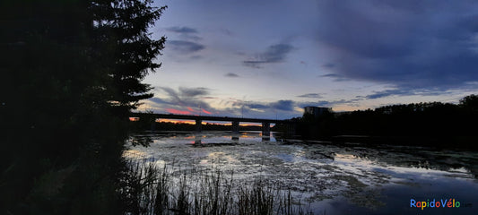 Crépuscule Du 21 Septembre 2021 19H02 (Vue P1 Out) Rivière Magog À Sherbrooke. Pont Jacques Cartier