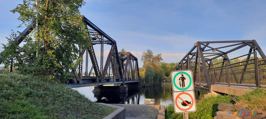 Le Passage Sous Le Pont Noir En Vélo.