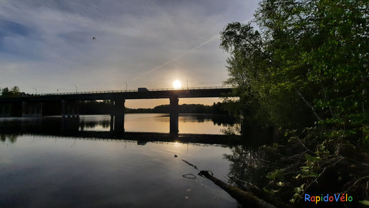 Le Pont Jacques Cartier Avec Le Soleil Du 25 Mai 2021 (Vue K0) Véhicule Ŕéflexion