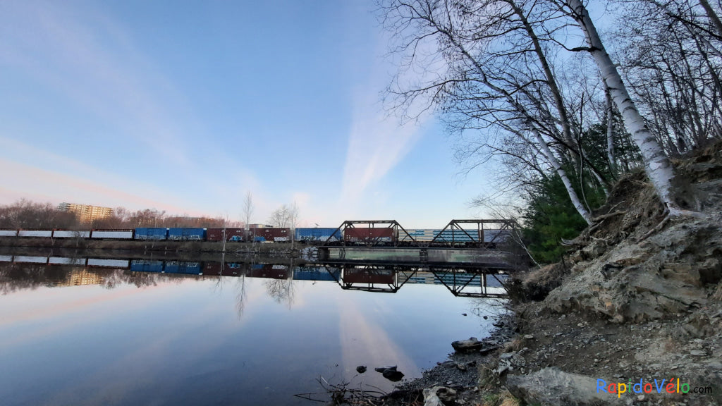 Reflexion Pont Ferroviaire Sherbrooke Photo Numérique