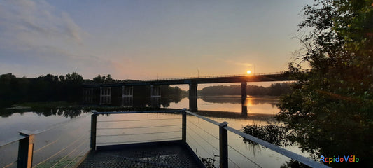Soleil Du 21 Août 2021 (Vue Pt1) 6H45 Pont Jacques Cartier De Sherbrooke Et Rivière Magog Au Parc