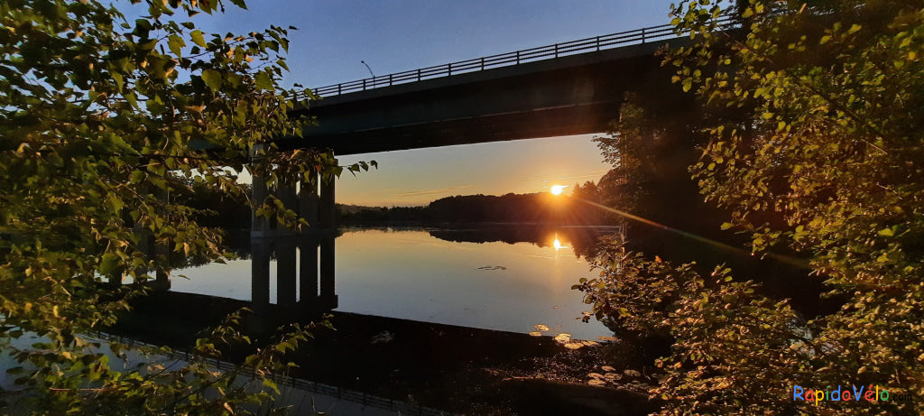 Soleil Du 24 Août 2021 6H27 (Vue K1) Pont Jacques Cartier De Sherbrooke Et Rivière Magog