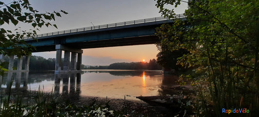 Trouve Le Soleil Du 21 Août 2021 (Vue K1) 6H27 Pont Jacques Cartier De Sherbrooke Et Rivière Magog