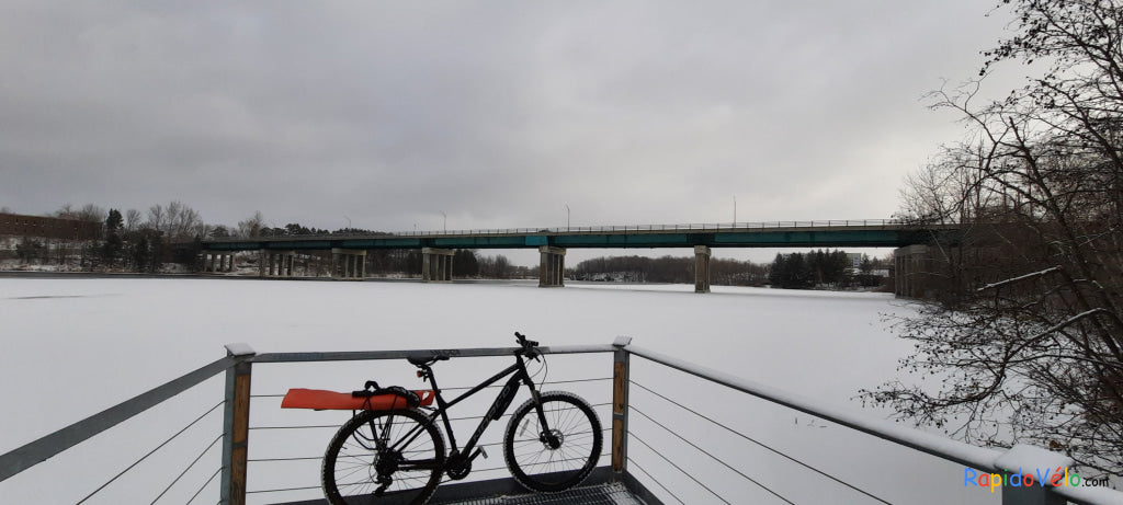 Vélo Neige 2021-12-09 10:18 Pont Jacques Cartier Sherbrooke (Vue T1)